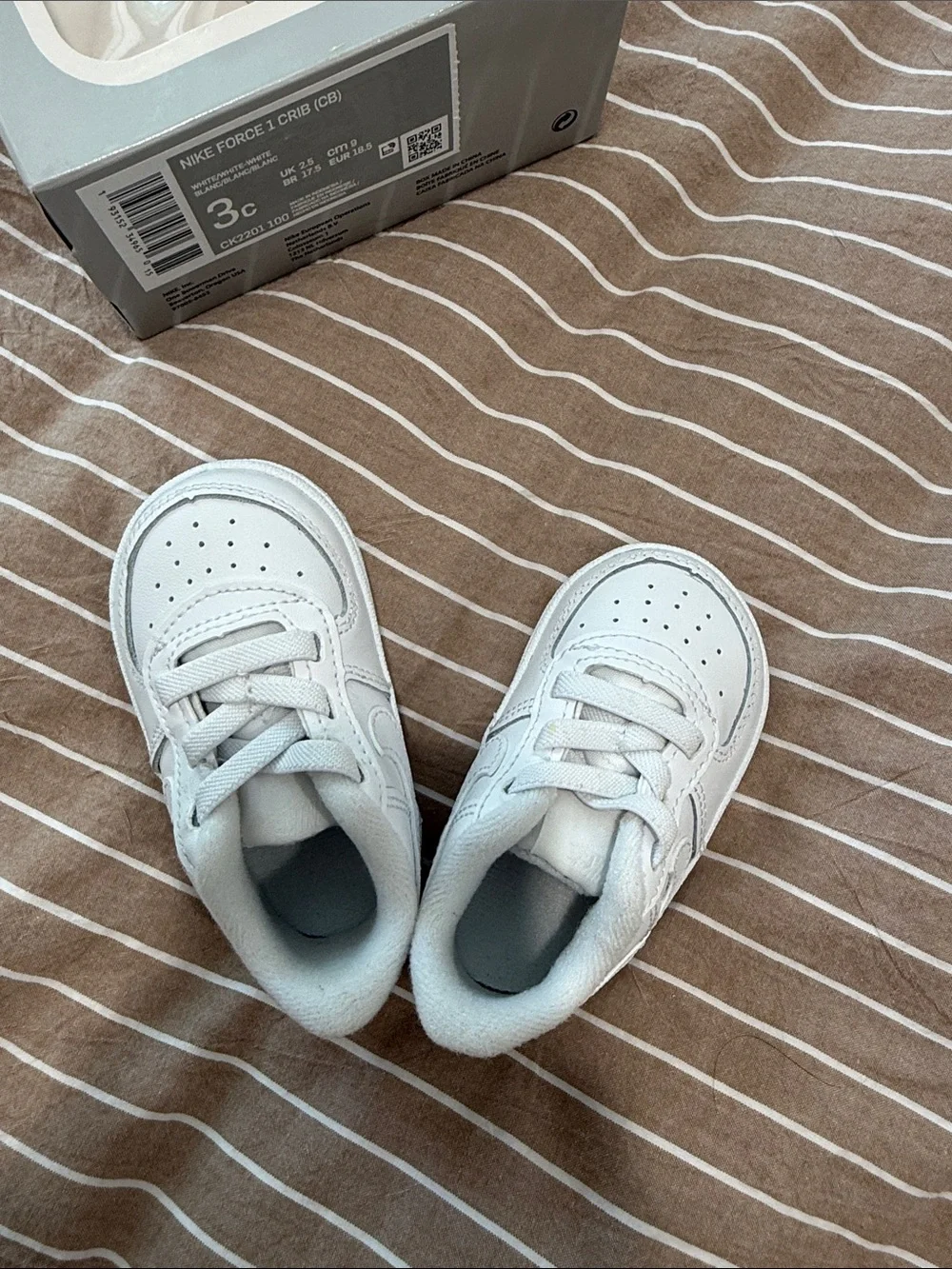 Nike Kids White Low-Top Sneaker Crib Shoes